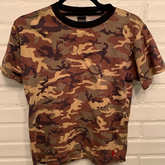 Kylie Jenner Camouflage T-shirt - Picture 1 of 1